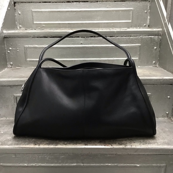 BEHNO 'Kamala' Handcrafted Large Leather Nappa Hobo Bag in Black - Picture 11 of 15